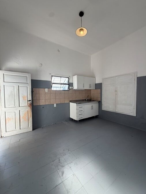 CASA CON LOCAL EN VENTA - AV LAS AMERICAS Y CRUZ DEL SUR.