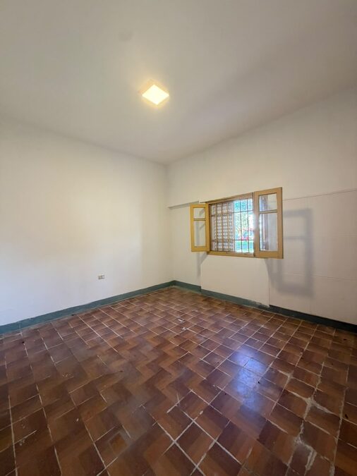 CASA CON LOCAL EN VENTA - AV LAS AMERICAS Y CRUZ DEL SUR.