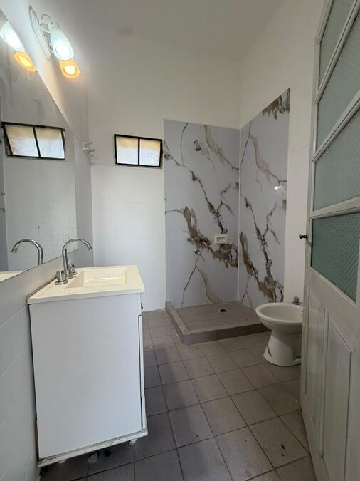 CASA CON LOCAL EN VENTA - AV LAS AMERICAS Y CRUZ DEL SUR.