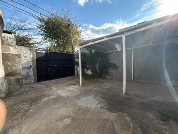 CASA CON LOCAL EN VENTA - AV LAS AMERICAS Y CRUZ DEL SUR.
