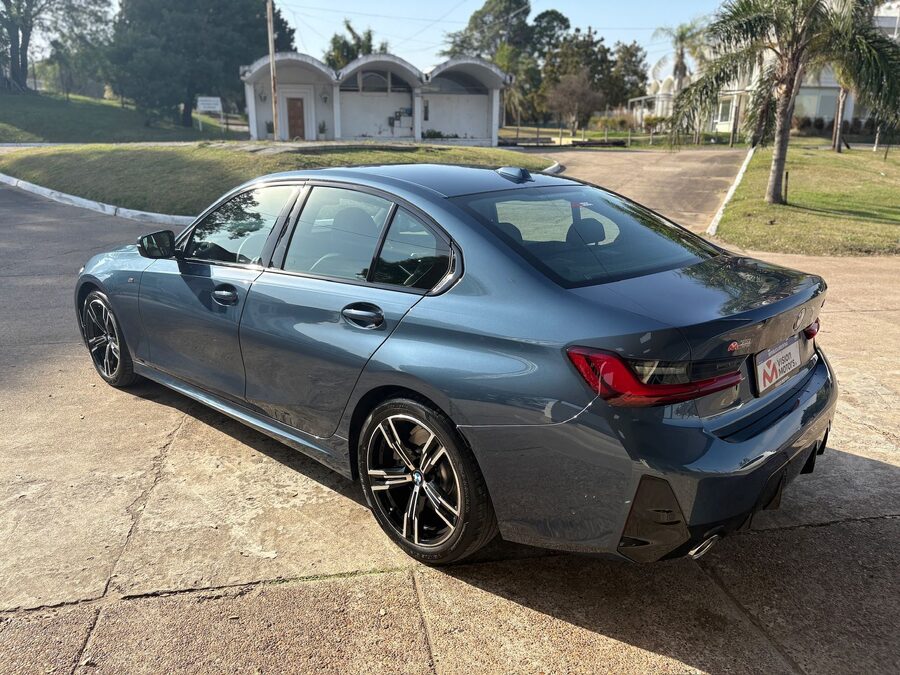 BMW 330i SPORT LINE. Recibo vehículos menor y mayor valor