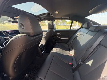 BMW 330i SPORT LINE. Recibo vehículos menor y mayor valor