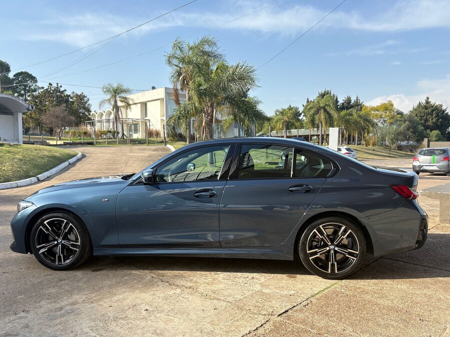 BMW 330i SPORT LINE. Recibo vehículos menor y mayor valor