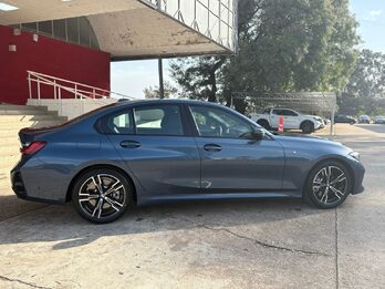 BMW 330i SPORT LINE. Recibo vehículos menor y mayor valor