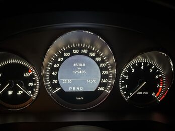 MERCEDES BENZ - COMO NUEVO-