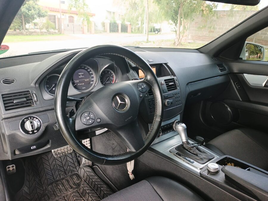 MERCEDES BENZ - COMO NUEVO-