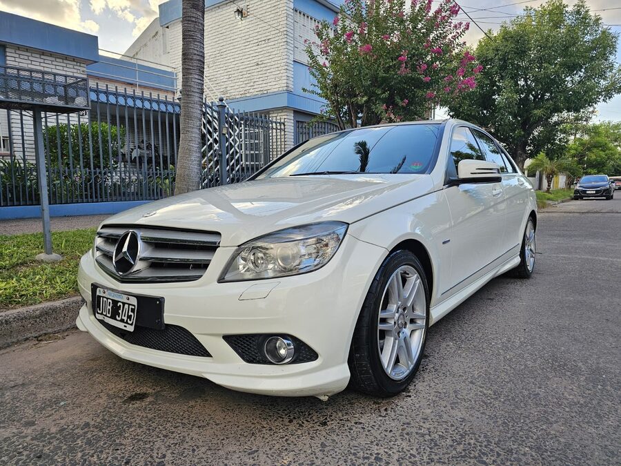 MERCEDES BENZ - COMO NUEVO-