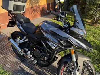 VENDO BENELLI TRK 251.IMPECABLE COMO NUEVA