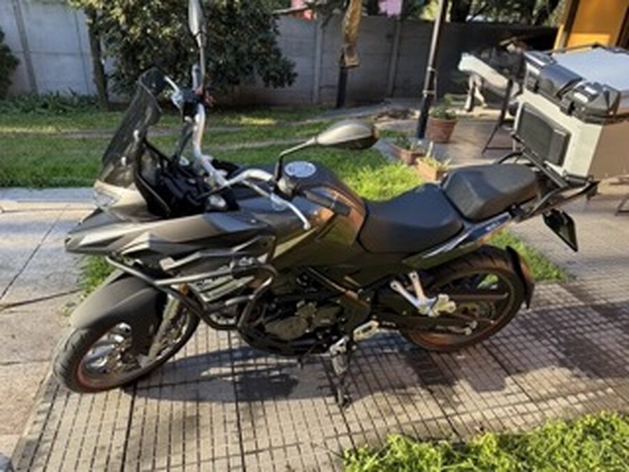 VENDO BENELLI TRK 251.IMPECABLE COMO NUEVA