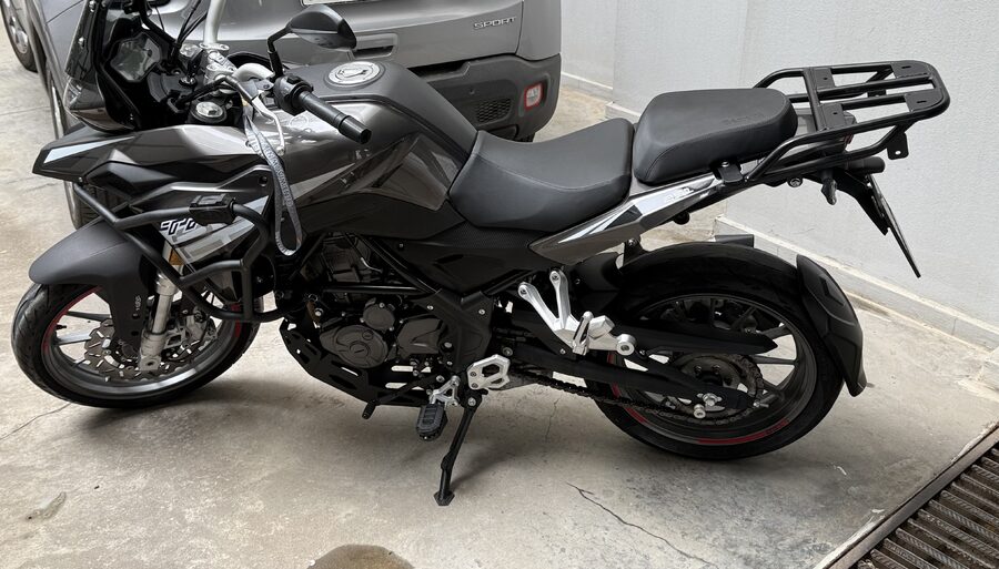 VENDO BENELLI TRK 251.IMPECABLE COMO NUEVA