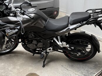 VENDO BENELLI TRK 251.IMPECABLE COMO NUEVA