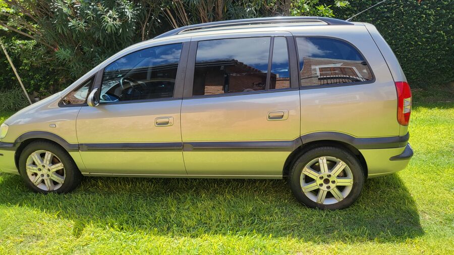 Vendo Zafira unica mano