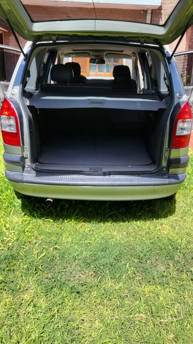 Vendo Zafira unica mano