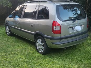 Vendo Zafira unica mano