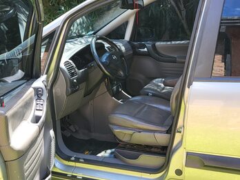 Vendo Zafira unica mano