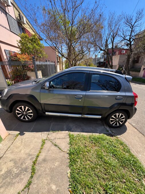TOYOTA ETIOS CROSS 1.5 M/T  - AÑO 2.014