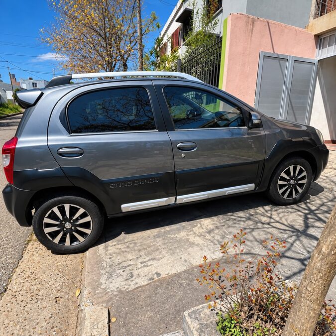 TOYOTA ETIOS CROSS 1.5 M/T  - AÑO 2.014