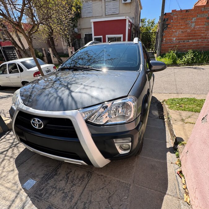 TOYOTA ETIOS CROSS 1.5 M/T  - AÑO 2.014