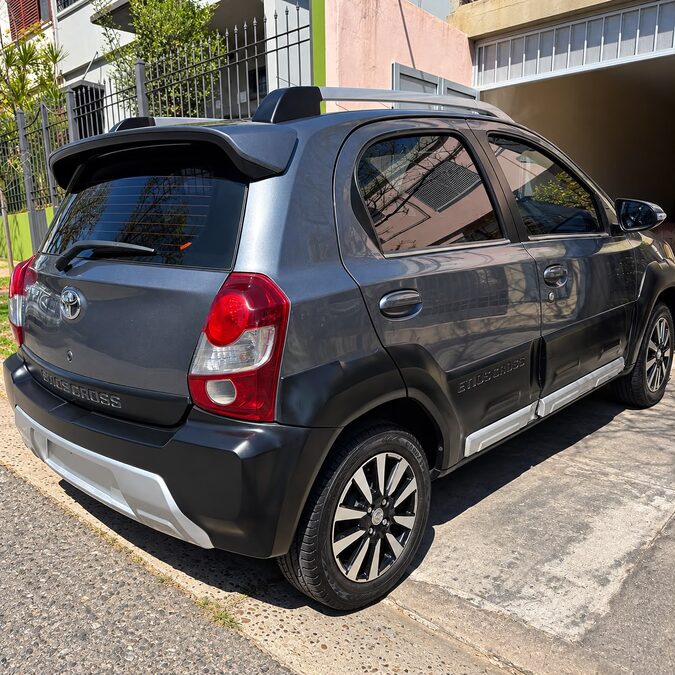 TOYOTA ETIOS CROSS 1.5 M/T  - AÑO 2.014