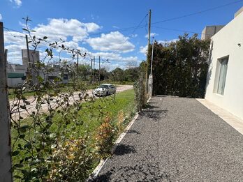 VENDO CASA NUEVA DE 4 DORMITORIOS ZONA SEMINARIO