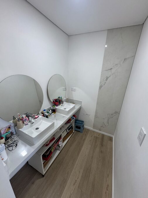 VENDO CASA NUEVA DE 4 DORMITORIOS ZONA SEMINARIO