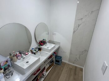 VENDO CASA NUEVA DE 4 DORMITORIOS ZONA SEMINARIO
