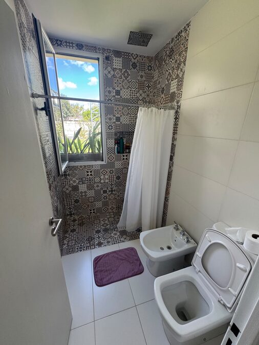 VENDO CASA NUEVA DE 4 DORMITORIOS ZONA SEMINARIO