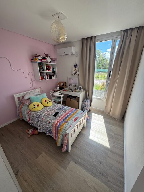 VENDO CASA NUEVA DE 4 DORMITORIOS ZONA SEMINARIO