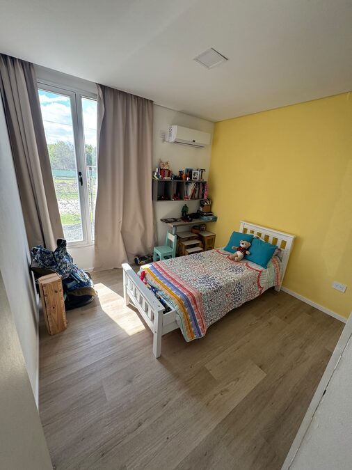 VENDO CASA NUEVA DE 4 DORMITORIOS ZONA SEMINARIO