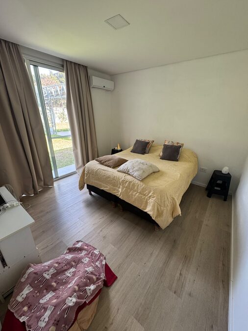 VENDO CASA NUEVA DE 4 DORMITORIOS ZONA SEMINARIO