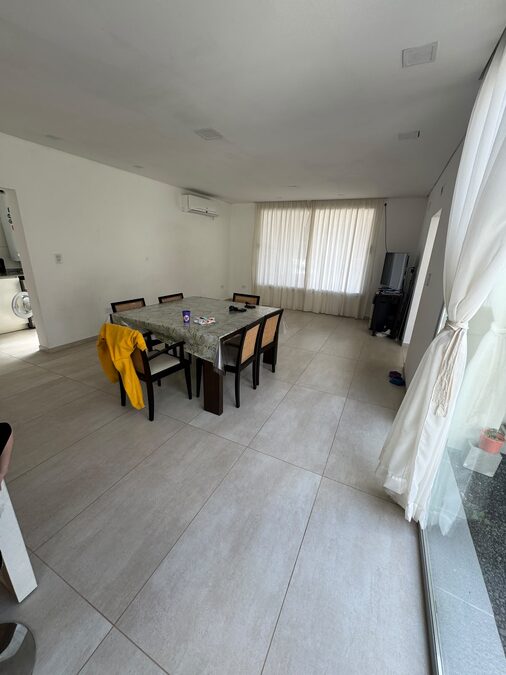 VENDO CASA NUEVA DE 4 DORMITORIOS ZONA SEMINARIO