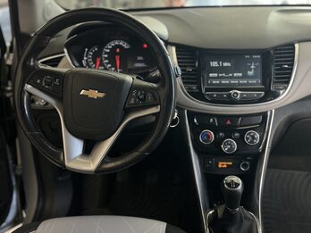 TRACKER PREMIER 2019