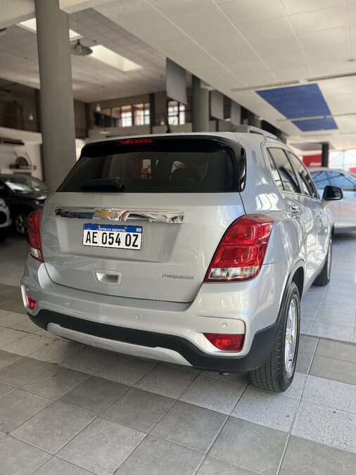 TRACKER PREMIER 2019