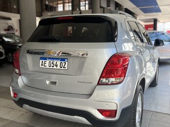 TRACKER PREMIER 2019