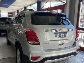 TRACKER PREMIER 2019