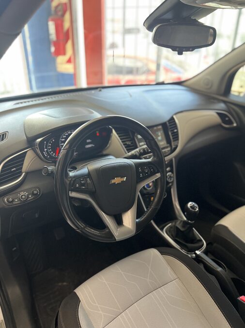 TRACKER PREMIER 2019
