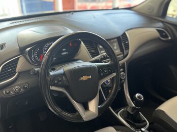 TRACKER PREMIER 2019