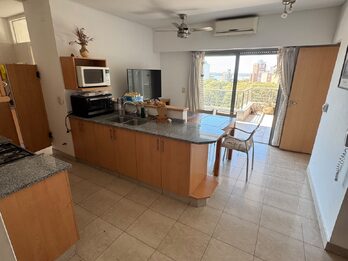 ALQUILO PISO EN ZONA PARQUE CON VISTA AL RÍO