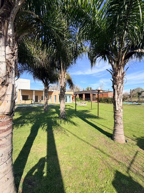 VENDO CASA QUINTA LAS ACACIAS.