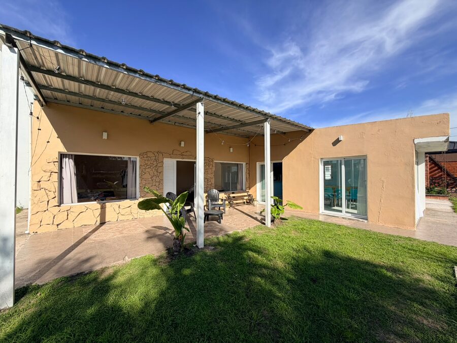VENDO CASA QUINTA LAS ACACIAS.