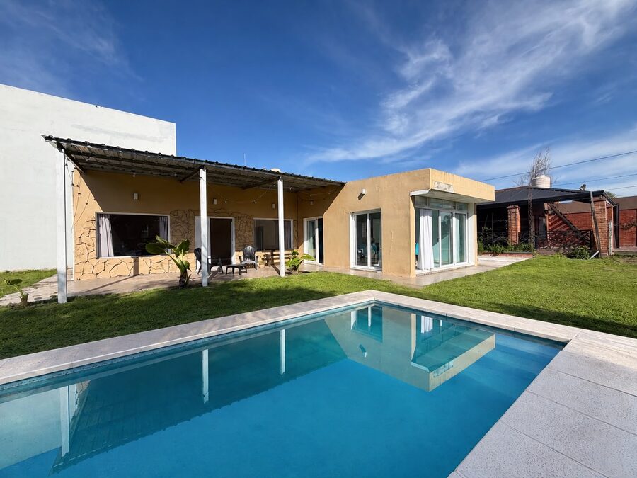VENDO CASA QUINTA LAS ACACIAS.