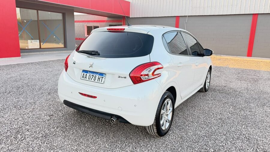 Vendo Peugeot 208 Allure Tiptronic