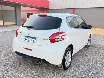 Vendo Peugeot 208 Allure Tiptronic