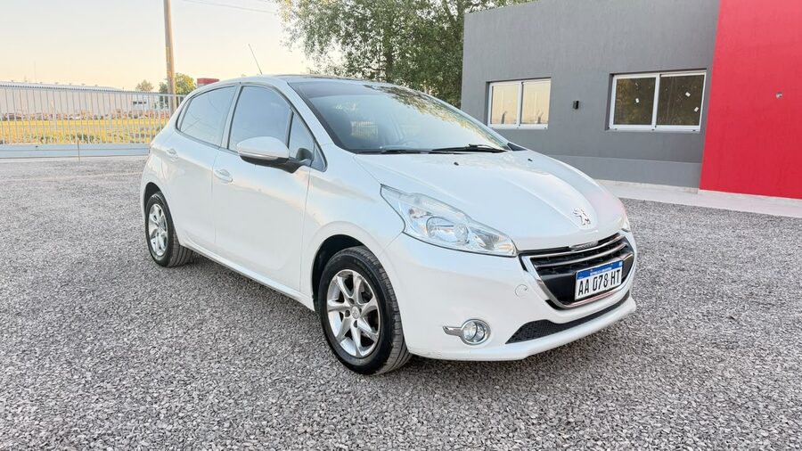 Vendo Peugeot 208 Allure Tiptronic