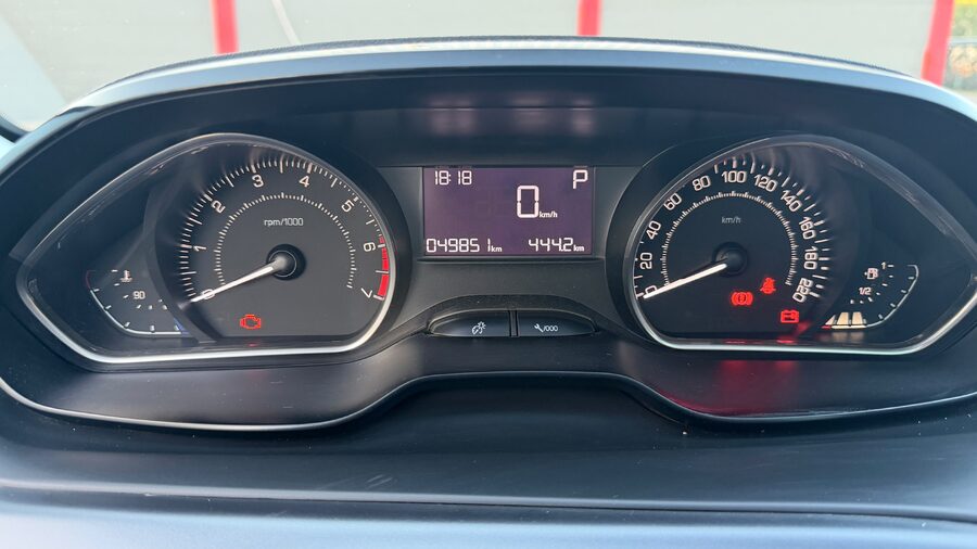 Vendo Peugeot 208 Allure Tiptronic