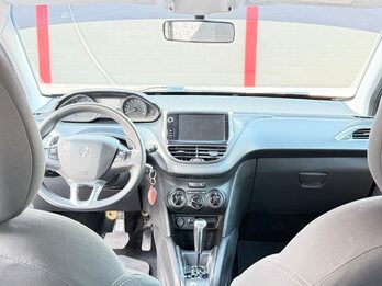 Vendo Peugeot 208 Allure Tiptronic