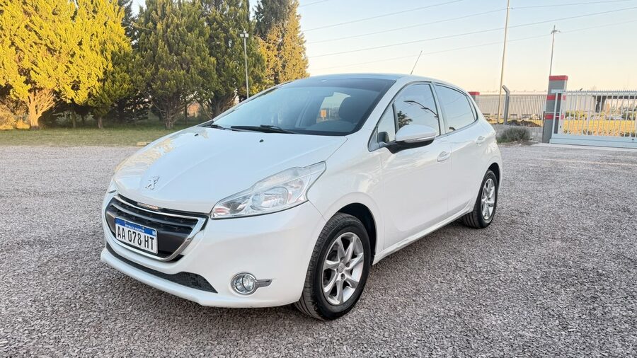 Vendo Peugeot 208 Allure Tiptronic