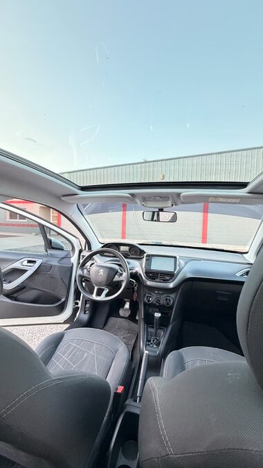 Vendo Peugeot 208 Allure Tiptronic