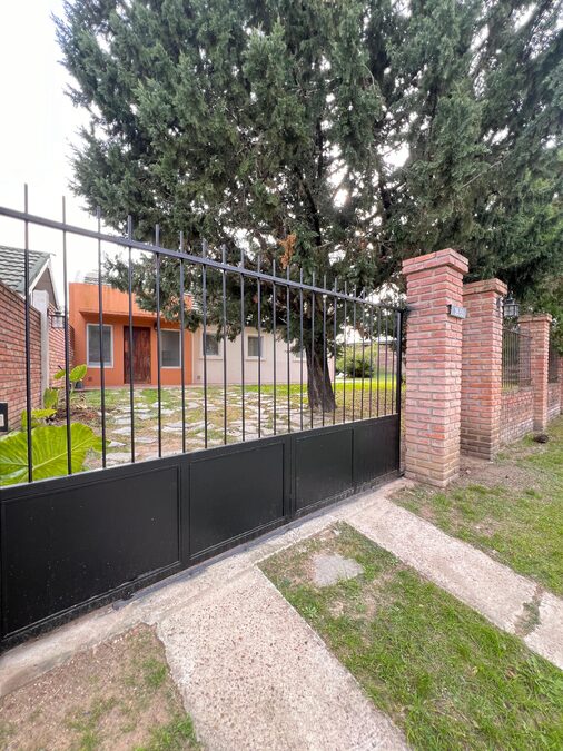 CASA EN ALQUILER 3 DORM CON GRAN PATIO - DR. JULIÁN OBAID (LA TOMA) | $1.400.000 🏠