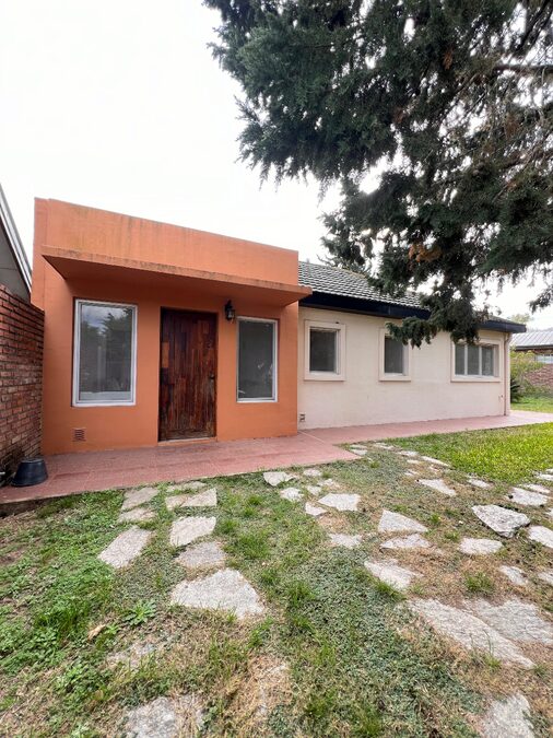 CASA EN ALQUILER 3 DORM CON GRAN PATIO - DR. JULIÁN OBAID (LA TOMA) | $1.400.000 🏠